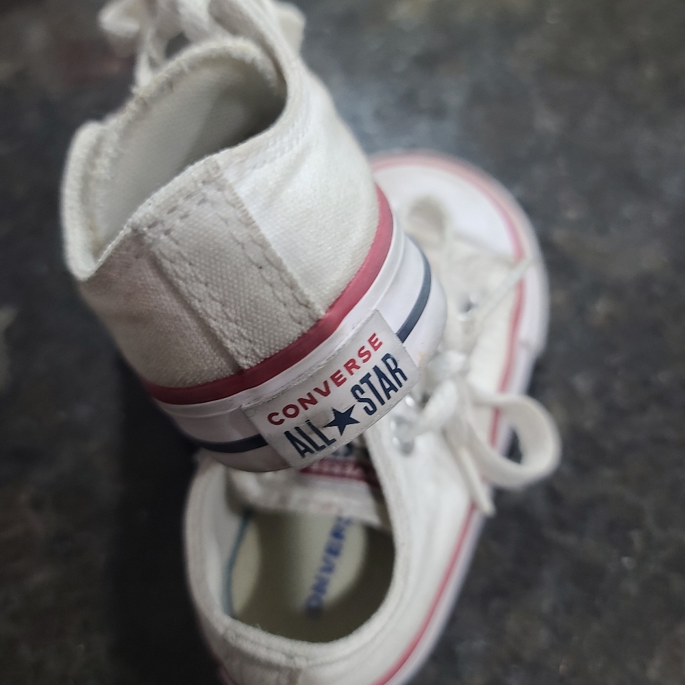 Converse - Picture 3 of 5